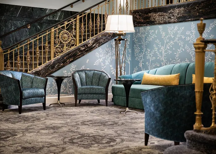 Amway Grand Plaza Hotel, Curio Collection By Hilton
