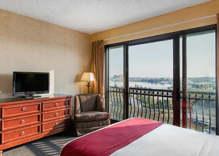 Shoreline Inn & Conference Center, An Ascend Collection Hotel